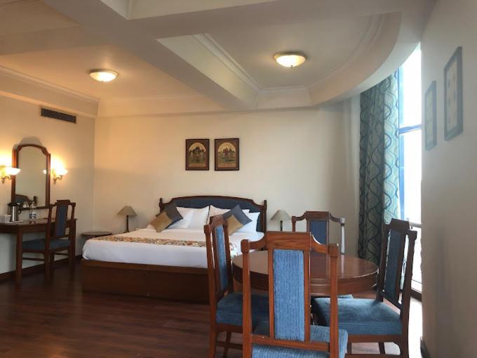 Hotel Crystal Palace Mirát Kültér fotó